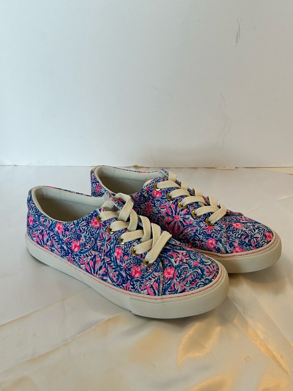 Lilly Pulitzer Abigail Sneakers Womens 7 Blue Pink Floral Canvas Lace Up Low Top